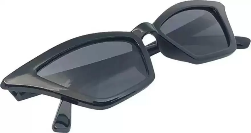 Cat-Eye Elegance: UV-Protected Sunglasses for Stylish Eye Shielding