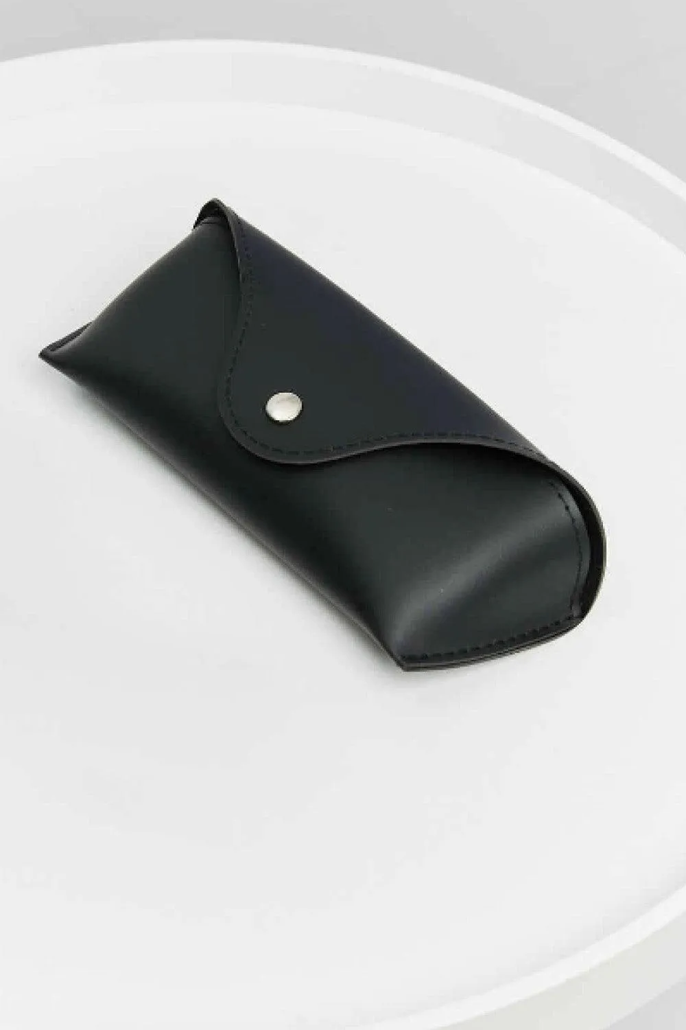 Chic UV400 Oval Sunglasses with Lightweight and Durable Frame