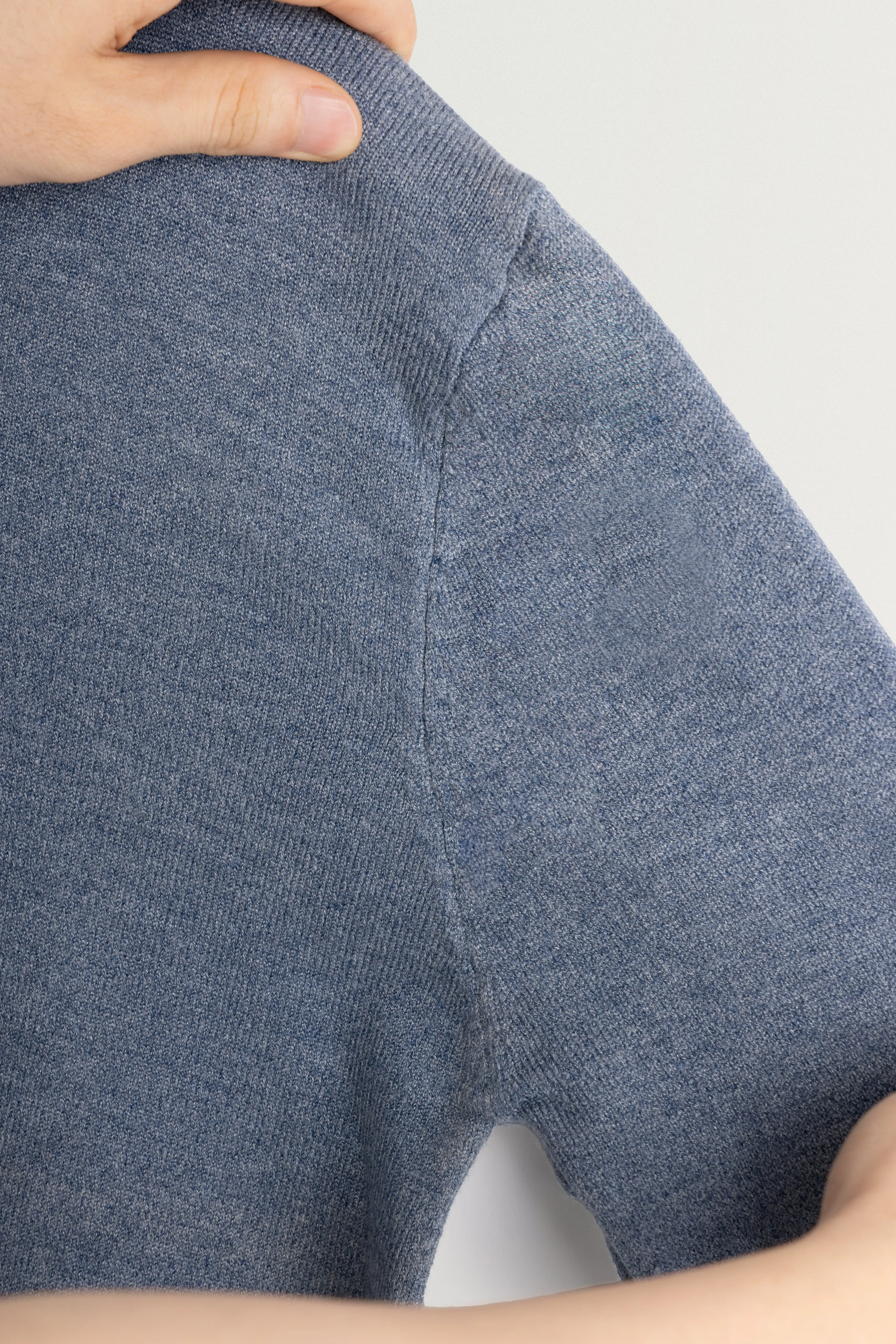X RAY Boys and Kids Soft Slim Fit Middleweight Pullover Sweaters Basic V-Neck Sweater